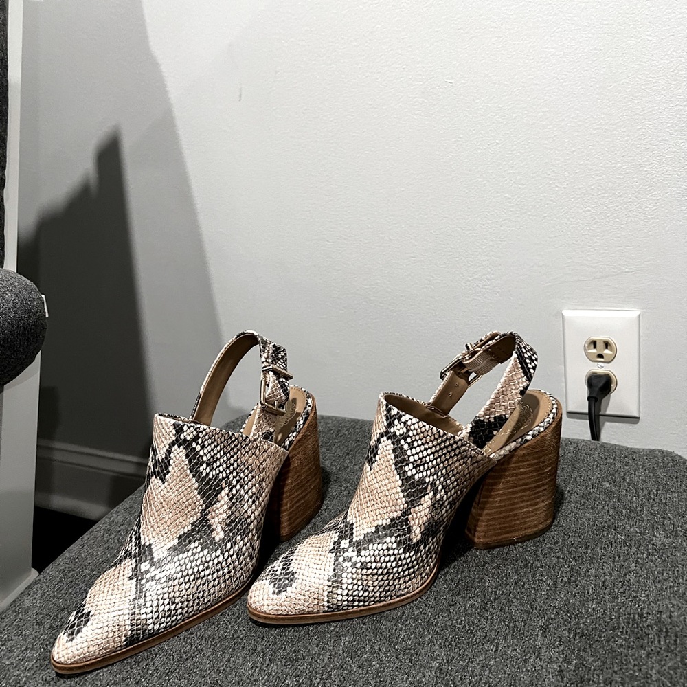 Only worn 2x!! New new new Vince Camuto booties!!! Looking for a new home!